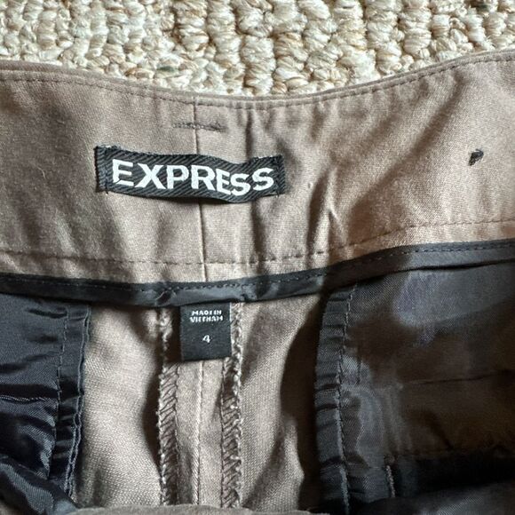 Womens Express  Cuffed Chino Shorts Size 4 -‎ EUC - Taupe - Picture 2 of 3